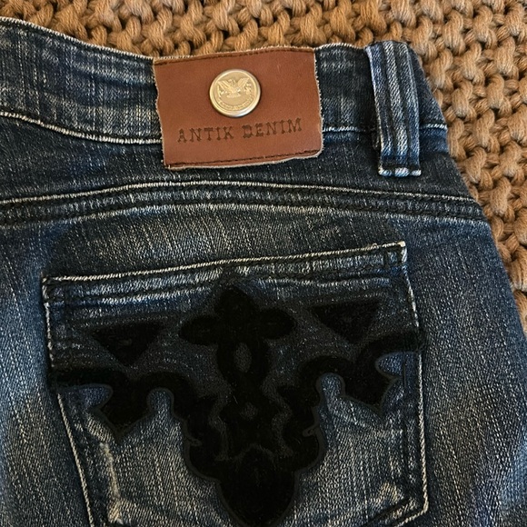 Jeans Antik Denim Low Rise Taille 27 – Poches Embellies, 100% Coton, Occasion Très Bon état